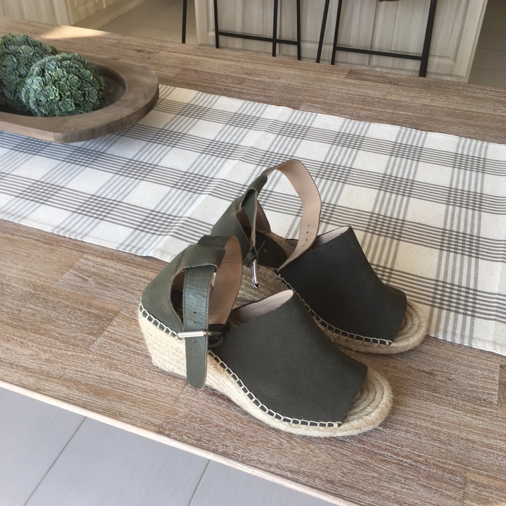 Size 6 gap wedge shoes